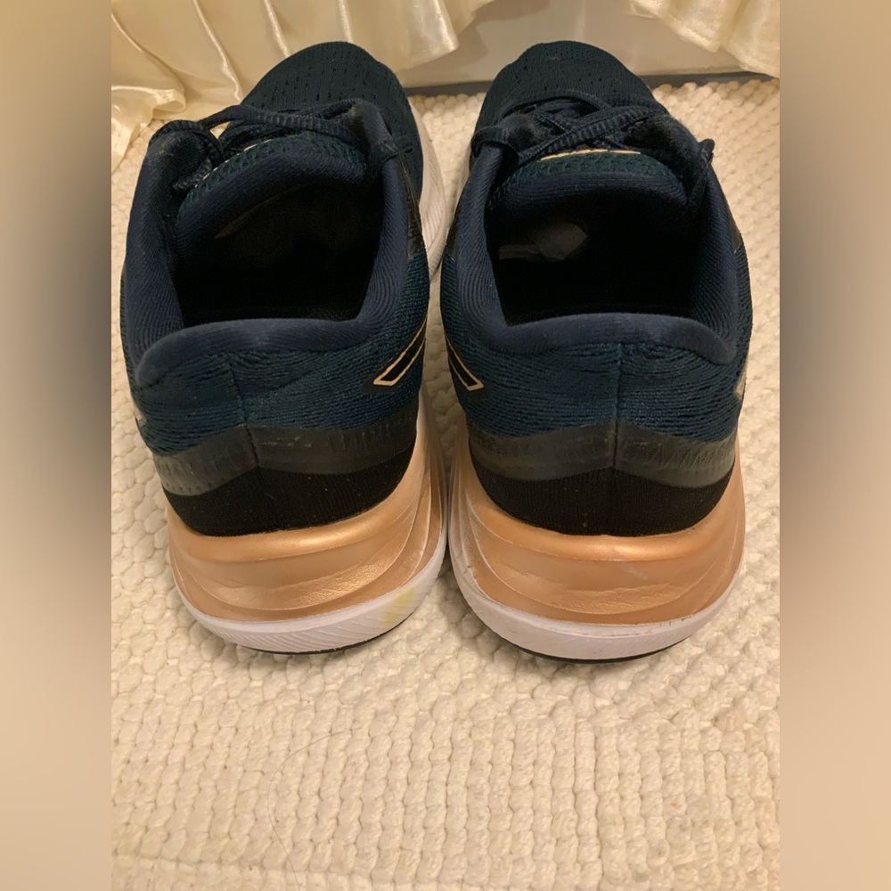 ASICS - Picture 6 of 10